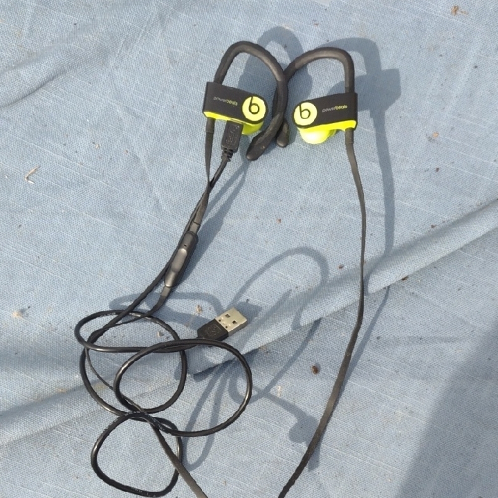 PowerBeatsPro 3 Black and Neon Green Earphones NWOT